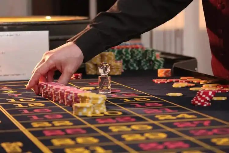 Filipino player using 666win on a mobile phone for sports betting
